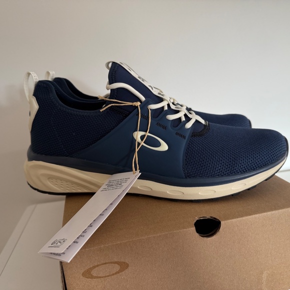 OAKLEY Dry OS Running/Casual tennis shoe Sneakers ~ Men's 10.5 ~ Navy ~MSRP $100 - Picture 5 of 11